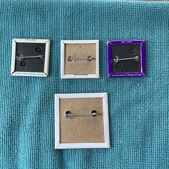 Vintage Roots pin-back buttons - Picture 2 of 2